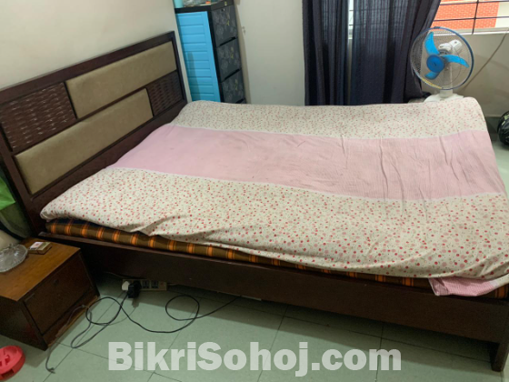নাভানা খাট